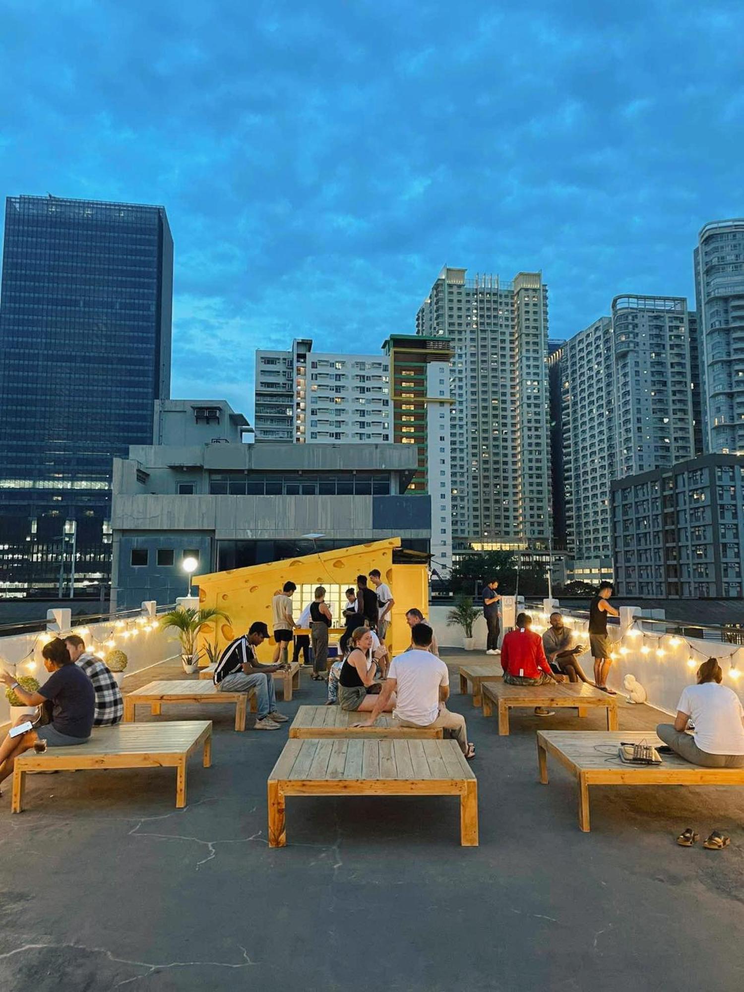 Cheese Hostel Manila Makati City Екстериор снимка
