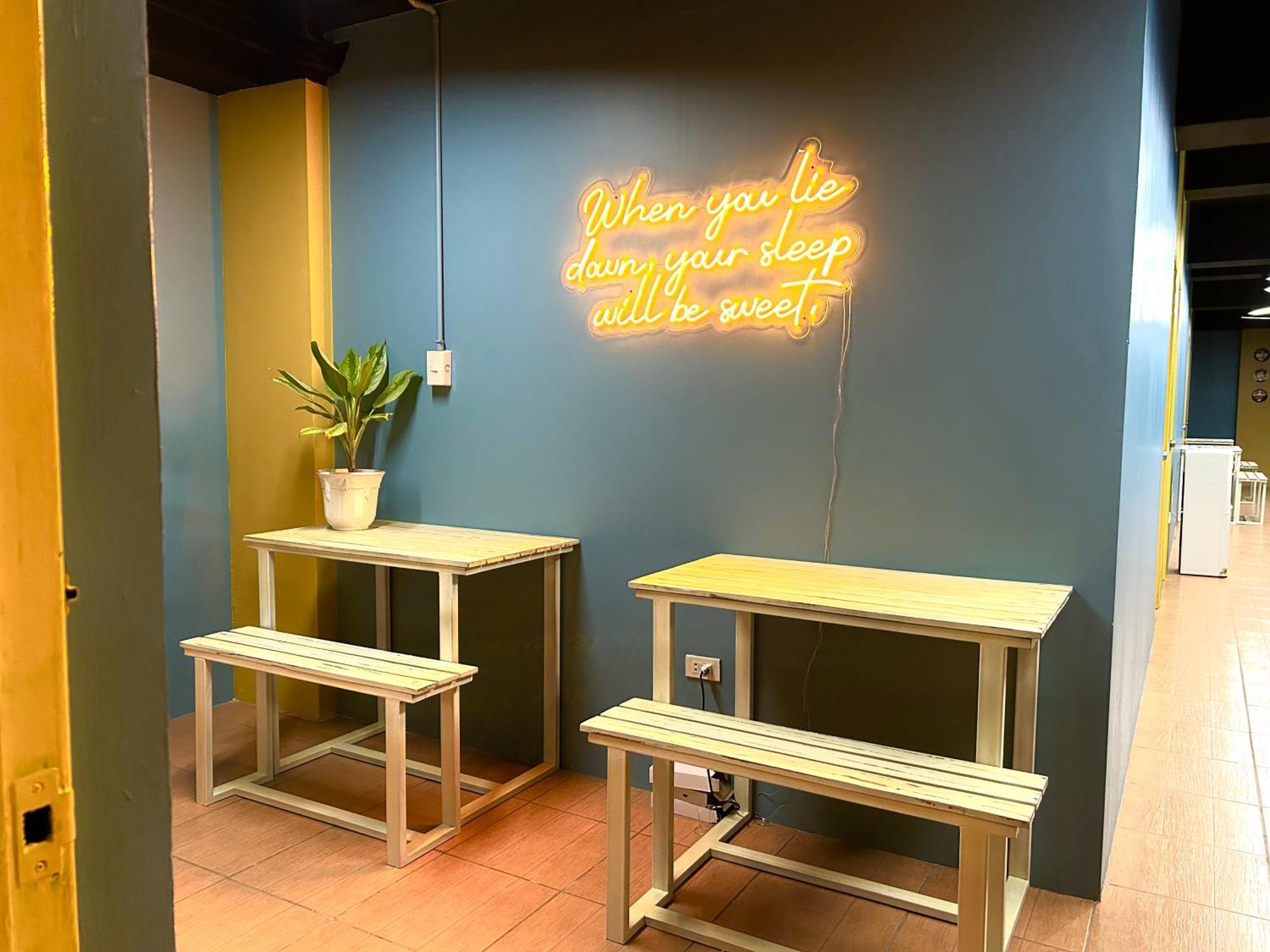 Cheese Hostel Manila Makati City Екстериор снимка