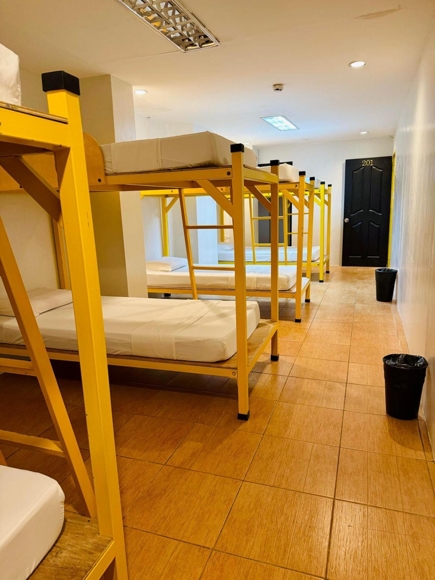Cheese Hostel Manila Makati City Екстериор снимка