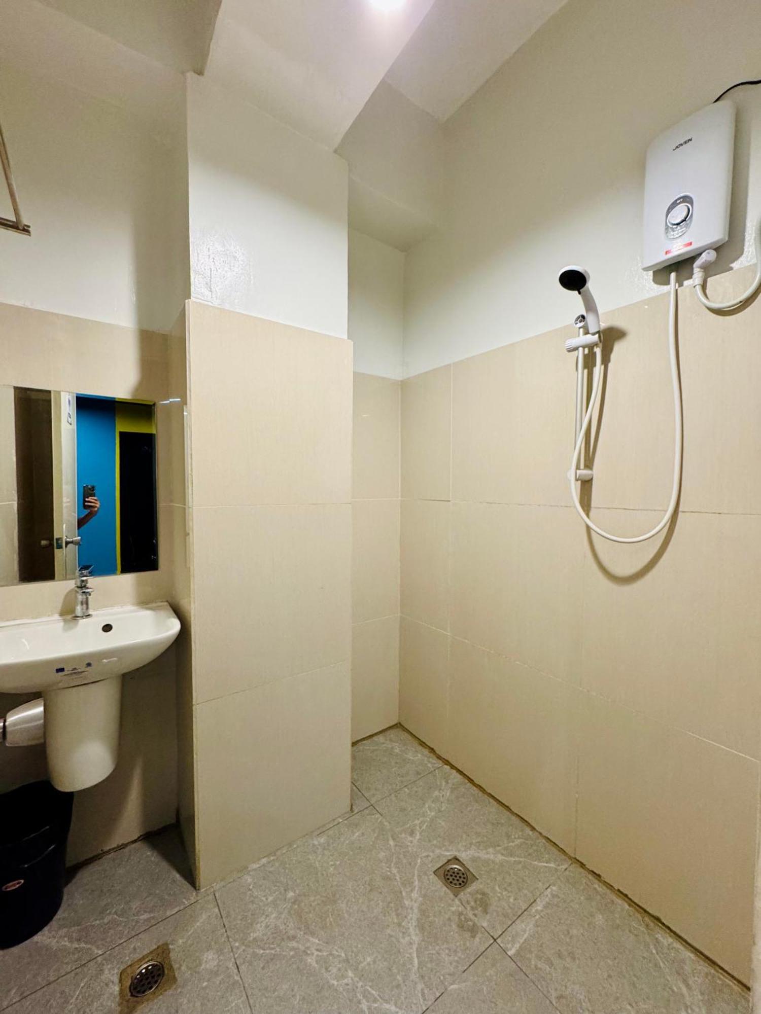 Cheese Hostel Manila Makati City Екстериор снимка
