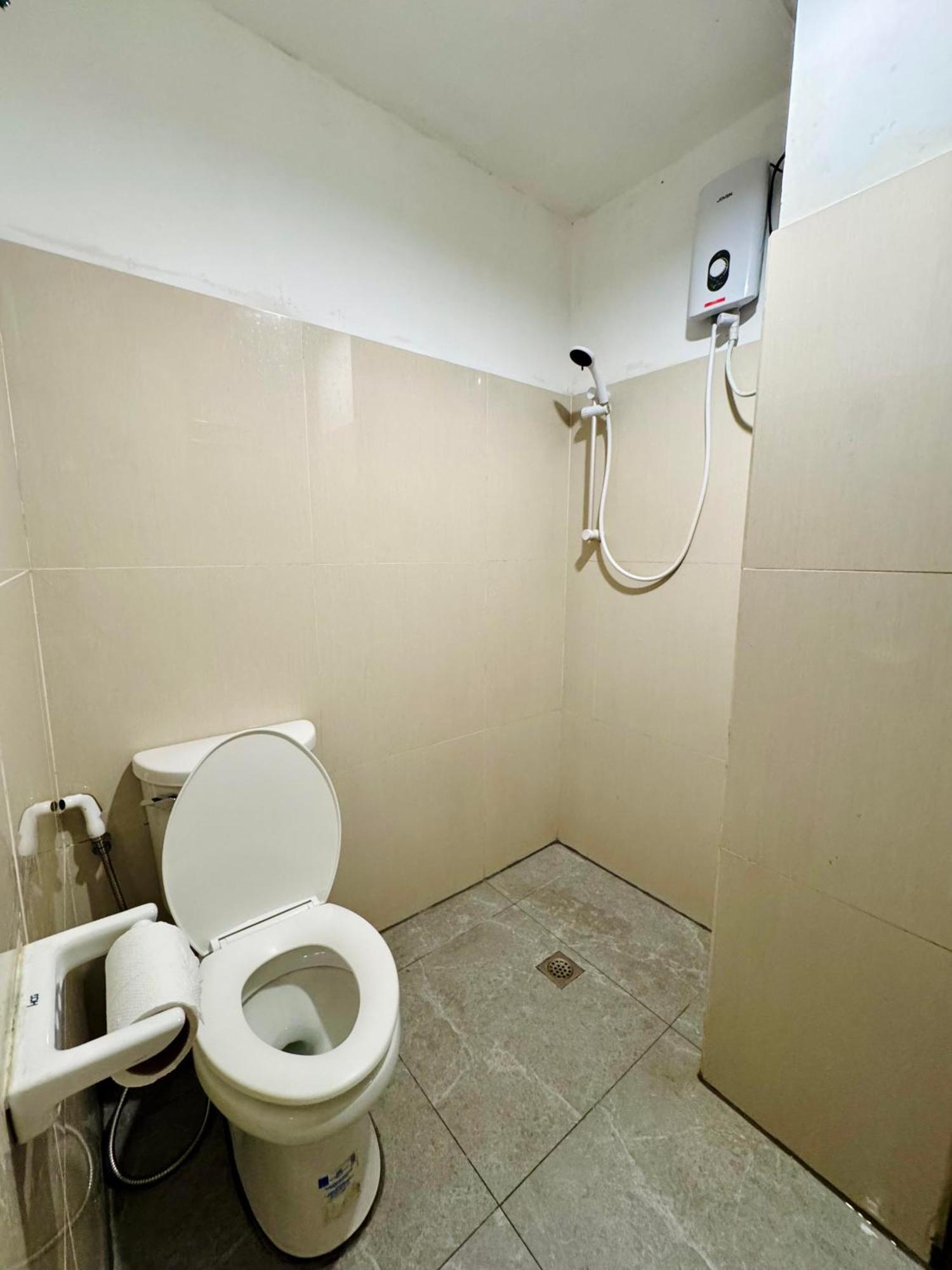 Cheese Hostel Manila Makati City Екстериор снимка