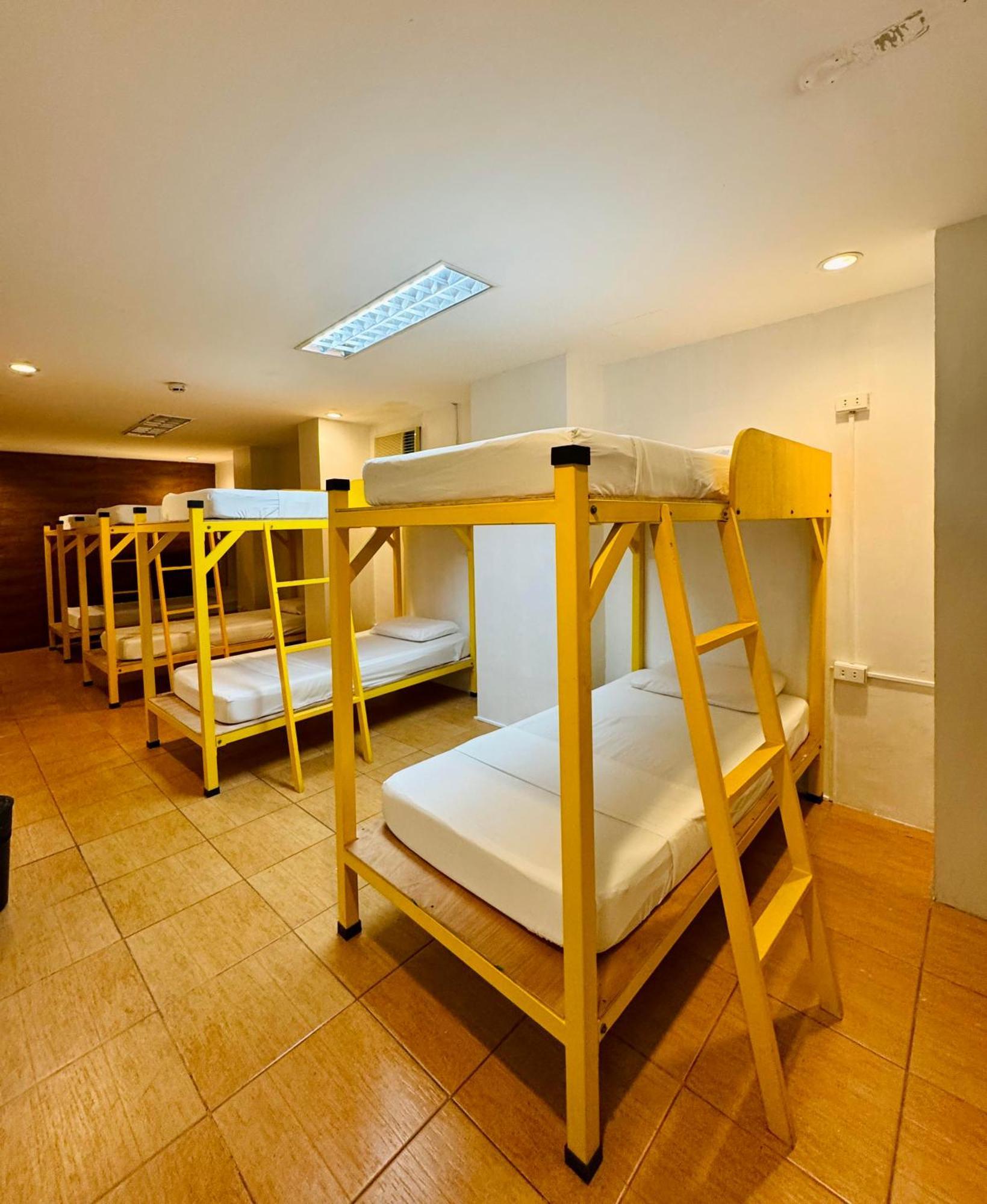 Cheese Hostel Manila Makati City Екстериор снимка
