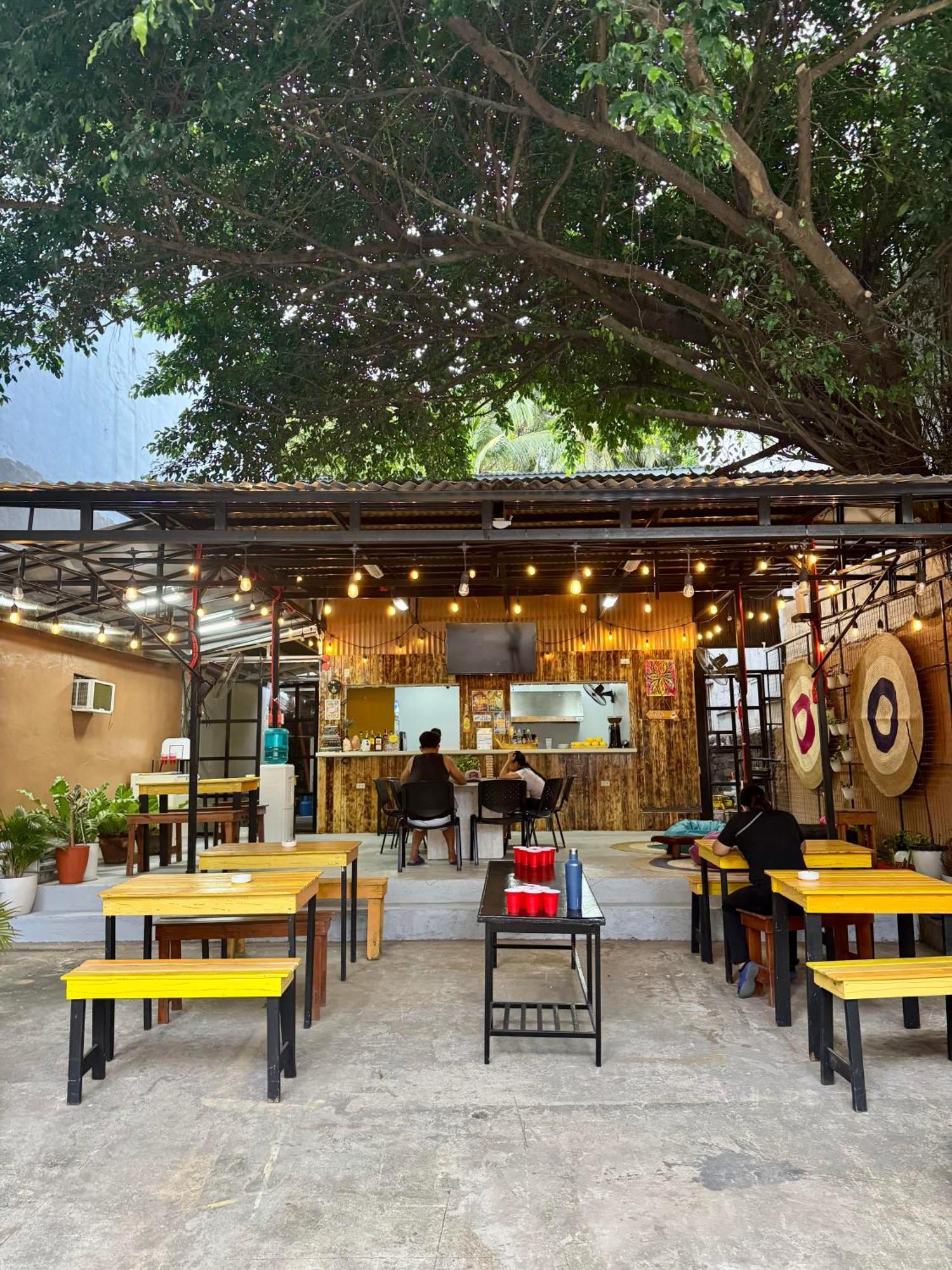 Cheese Hostel Manila Makati City Екстериор снимка